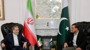 মার্কিন অবরোধে ইরানের জন্য নতুন ট্রানজিট রুট খুললো পাকিস্তান