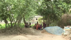 গ্রামে ১০ থেকে ১৫ ঘণ্টা বিদ্যুৎ থাকে না, অতিষ্ঠ মানুষ