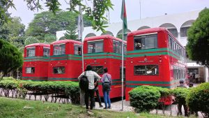 কুষ্টিয়ায় বাস শ্রমিকের ধর্মঘট: ভোগান্তিতে ইবি শিক্ষার্থীরা, দুঃখ প্রকাশ কর্তৃপক্ষের