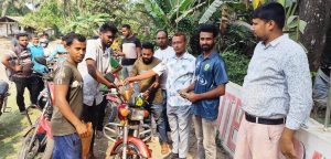 শান্তিপূর্ণ পরিবেশে জ্বালানি তেল বিক্রি, দেবহাটায় বরাদ্দ বাড়ানোর দাবি