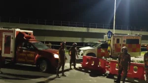 নিয়ন্ত্রণ হারিয়ে আরেক গাড়িতে ধাক্কা, এক পরিবারের তিন জনসহ আহত চার