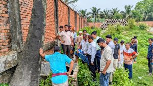 ভালুকায় কৃষিজমিতে কারখানার বর্জ্য ফেলায় লাইন সিলগালা