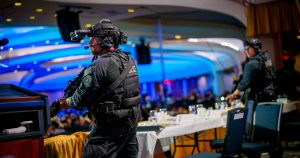 সঙ্কটকালে যেভাবে দেওয়াল হয়ে দাঁড়ায় মার্কিন সিক্রেট সার্ভিস