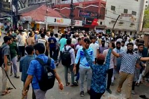 গুপ্ত লেখা নিয়ে শিবির- ছাত্রদলের সংঘর্ষ