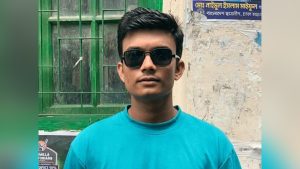 টিএসসিতে নিষিদ্ধ সংগঠন ছাত্রলীগের কর্মী আটক, শাহবাগ থানায় সোপর্দ