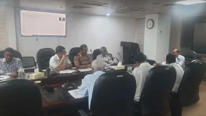 ভাড়া বাড়াতে বৈঠকে বসেছে বাস মালিক ও বিআরটিএ