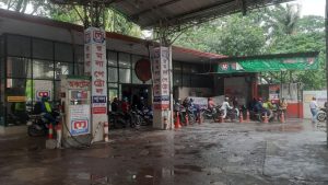 রাজধানীর ফিলিং স্টেশনগুলো ফাঁকা : তেল আছে, ক্রেতা নেই
