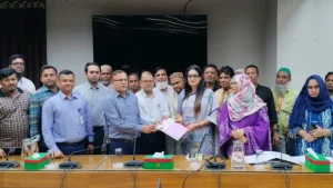 নির্বাচন কমিশনে মনোনয়নপত্র জমা দিলেন নিপুণ রায় চৌধুরী