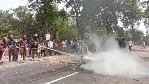 যুবদলের দুই গ্রুপে সংঘর্ষে আহত ১০, সড়ক অবরোধ