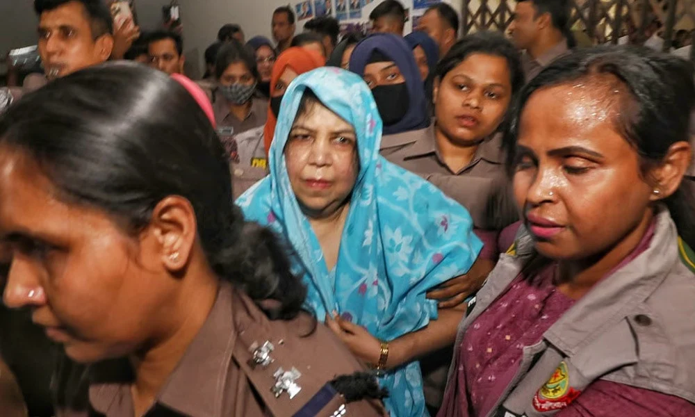 আদালত থেকে নামানোর সময় সিঁড়িতে পড়ে গেলেন শিরীন শারমিন