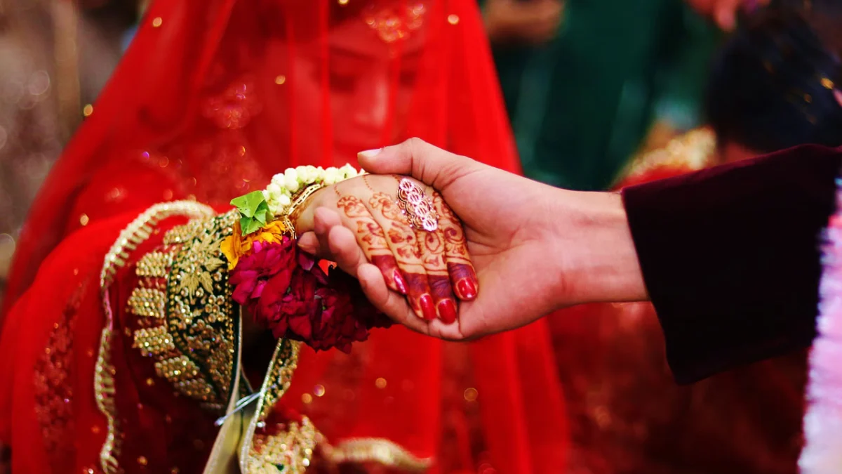 নববধূ নিয়ে বাড়ি ফেরার পথে ট্রাকচাপায় মুহূর্তেই সব শেষ
