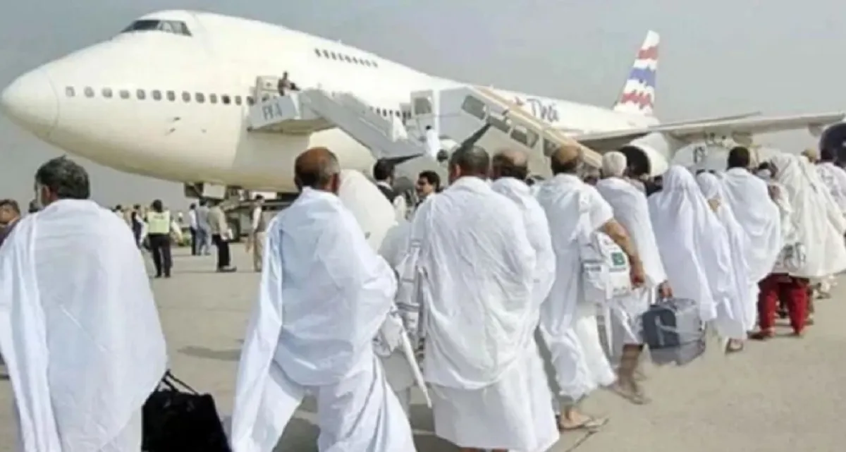 ১২ হাজার টাকা করে কমলো হজযাত্রীদের টিকিটপ্রতি