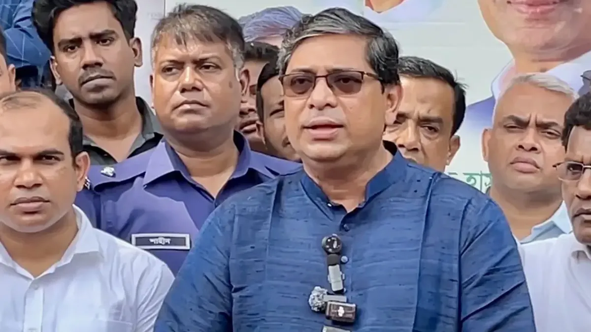 তেল নিয়ে আতঙ্কের কিছু নেই, দেশে তেলের সরবরাহ স্বাভাবিক রয়েছে : মীর শাহে আলম