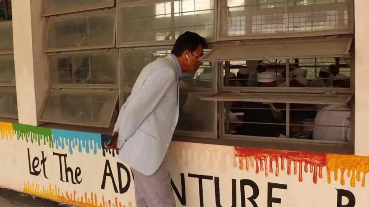 পরীক্ষার হল পর্যবেক্ষণে আগের রূপে শিক্ষামন্ত্রী