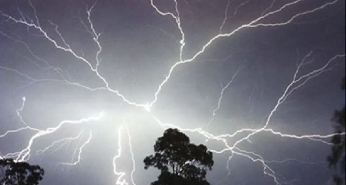 বজ্রপাতে আজ ১২ জনের মৃত্যু