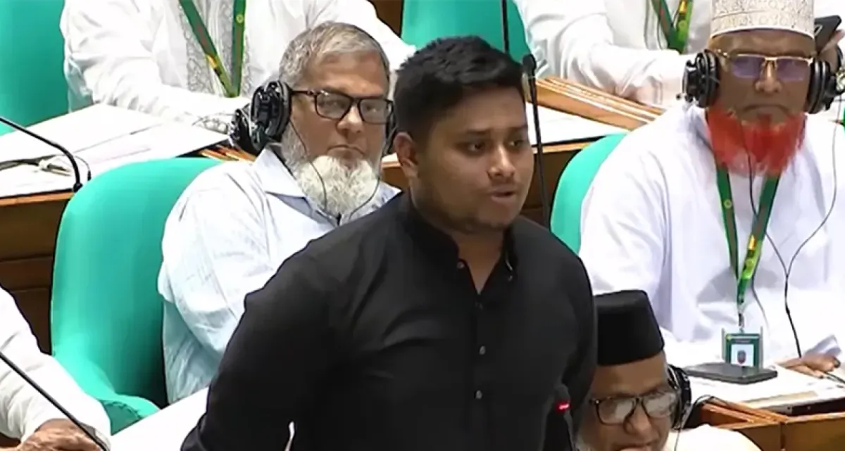 ট্যাক্স-ফ্রি নয়, সরকারি মালিকানাধীন গাড়ি চেয়েছি: হাসনাত আবদুল্লাহ