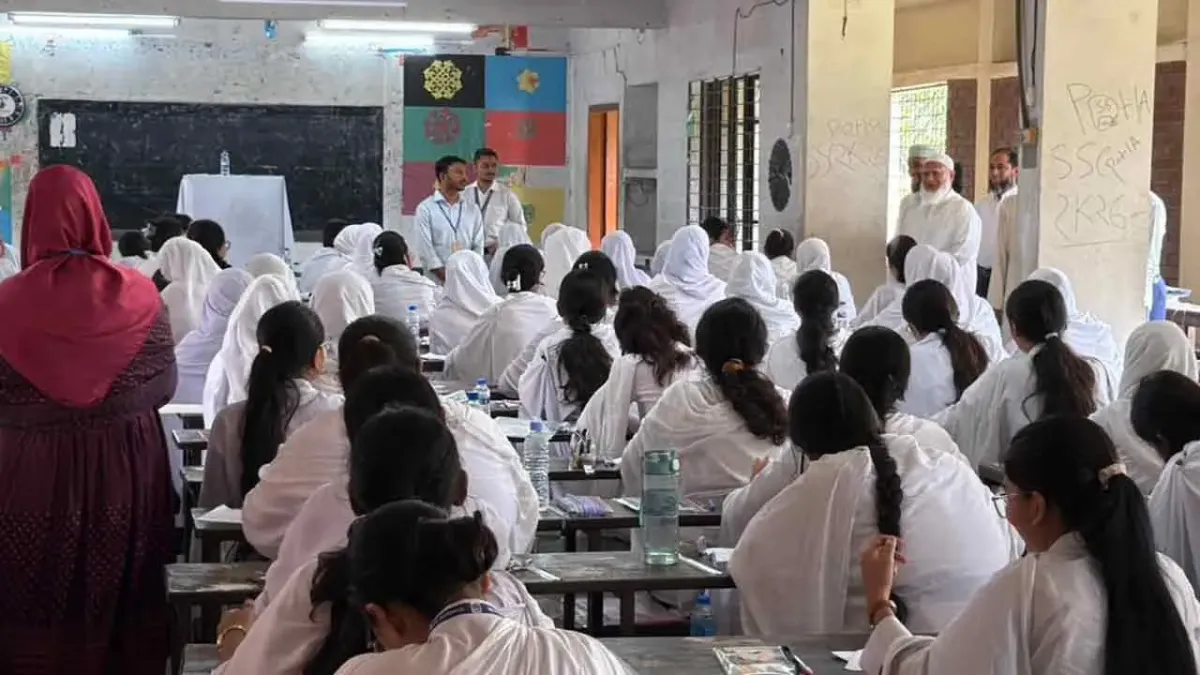 এসএসসি পরীক্ষা কেন্দ্র পরিদর্শনে বিরোধী দলীয় নেতা