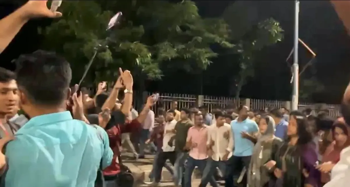 উত্তেজনা, মুখোমুখি হয়ে পড়েন রাকিব-সাদিক, তারপর…