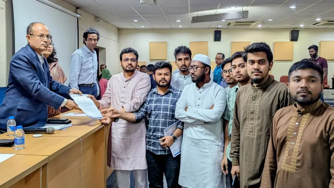 ডাকসু নেতা ও সাংবাদিকদের ওপর হামলায় অভিযুক্তদের তালিকা হস্তান্তর