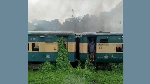 চট্টগ্রামে রেলের বগিতে আগুন | Barta Bazar