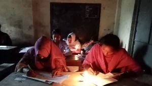 এবার মোমবাতি জ্বালিয়ে নেয়া হলো এসএসসি পরীক্ষা