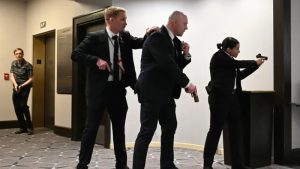 নৈশভোজে গুলি চালানো হামলাকারীকে আটকের দাবি ট্রাম্পের