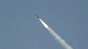 দেশীয় প্রযুক্তিতে তৈরি ক্ষেপণাস্ত্রের সফল পরীক্ষা চালাল পাকিস্তান