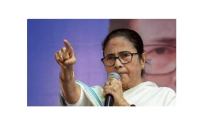 মমতার এই ঘোষণার পর পশ্চিমবঙ্গে নজিরবিহীন পরিস্থিতির সৃষ্টি