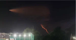 রহস্যময় আলোর রশ্মির দেখা মিলল কক্সবাজারের আকাশে