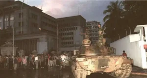 ১৯৯৬ সালের এই দিনে : ‘ভারি অস্ত্র নিয়ে ঢাকার পথে রওনা হয়েছিল একদল সেনা’, তাদের ঠেকাতে ঢাকায় প্রস্তুতি নিতে শুরু করে আরেকদল সেনা