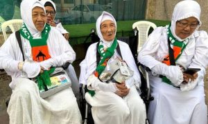 কৌটায় টাকা জমিয়ে হজ করলেন এবারের সবচেয়ে বয়স্ক হজযাত্রী