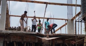 সাভারে রাজউকের অভিযানে নকশাবহির্ভূত ভবনের অংশ অপসারণ