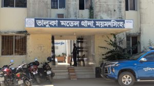 ভালুকায় জমি বিরোধে বসতবাড়ির বেড়ায় আগুন, নিরাপত্তাহীনতায় পরিবার