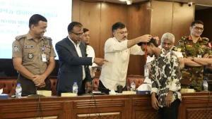 নির্ধারিত স্থানে ব্যবসার জন্য হকারদের ডিজিটাল পরিচয়পত্র দিল ডিএনসিসি