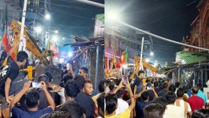 কলকাতায় বুলডোজার দিয়ে মাংসের দোকান গুঁড়িয়ে দিলো বিজেপি সমর্থকরা