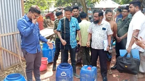 কৃষকদল নেতার বাড়ি থেকে ৬০০ লিটার ভেজাল দুধ উদ্ধার