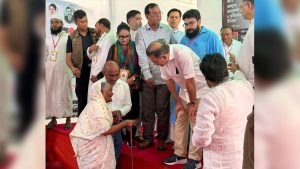 প্রধানমন্ত্রী তারেক রহমানকে কাছে পেয়ে দৃষ্টিহীন নূরজাহানের স্বপ্ন পূরণ!