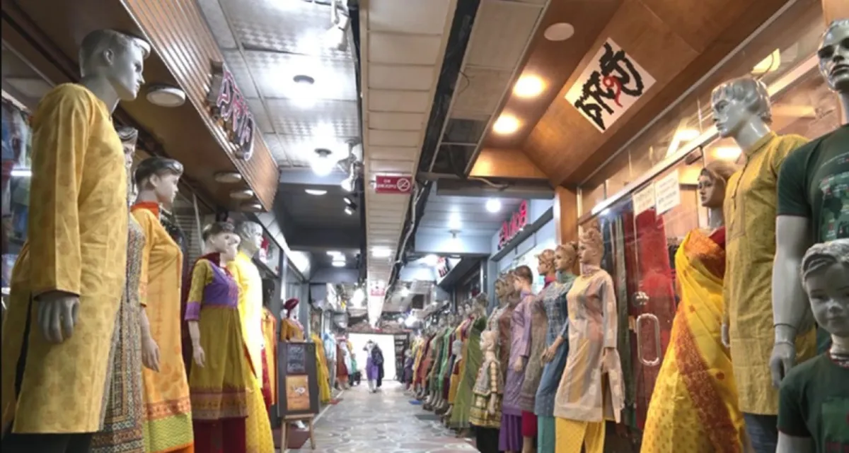 এবার দোকানপাট-শপিংমল খোলা রাখার নতুন সময় নির্ধারণ