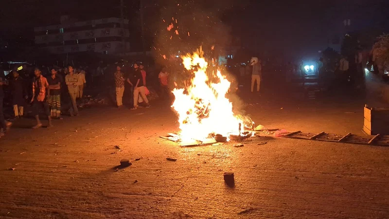 ভালুকায় অবৈধ স্থাপনা উচ্ছেদে বাধা, এক ঘণ্টা বন্ধ মহাসড়কের যান চলাচল