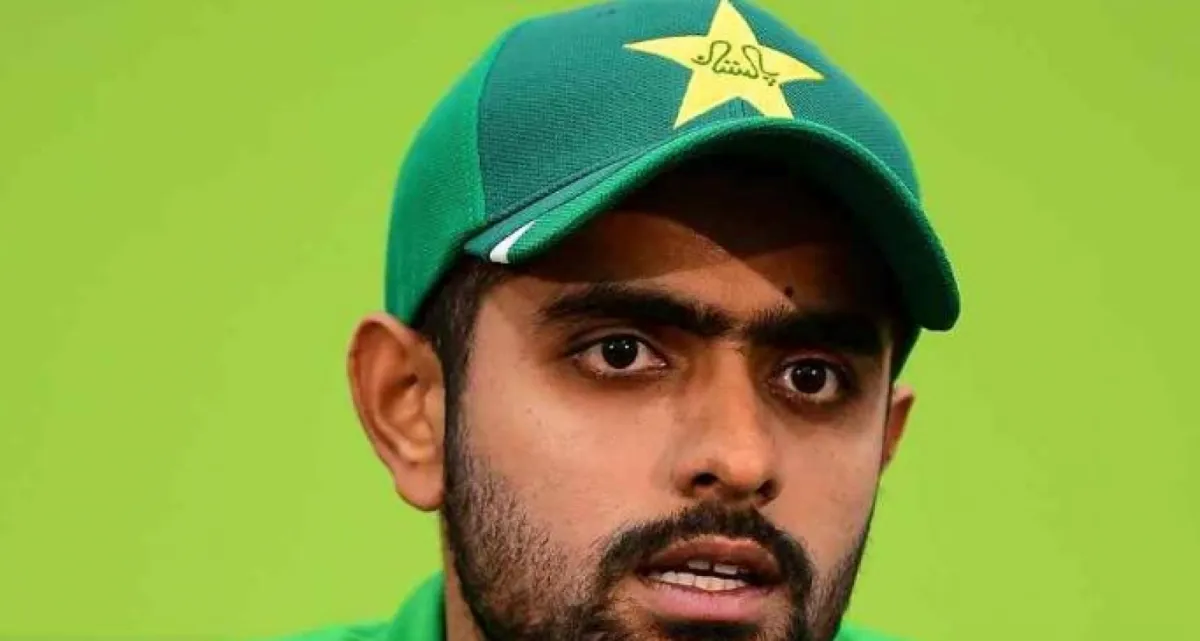 যে টাইগার ক্রিকেটারকে লাল বলের সেরা পেসার বললেন বাবর আজম