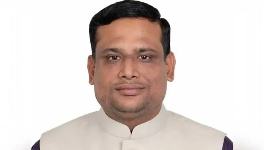 সুইজারল্যান্ড যাওয়ার পথে বিমানবন্দরে ইউপি চেয়ারম্যান আটক