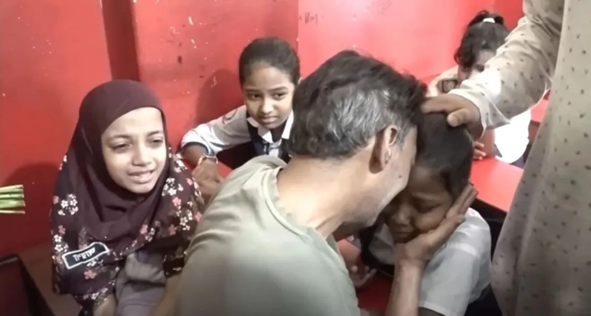 শ্রেণিকক্ষে কাঁদছেন রামিসার বাবা, কাঁদছেন সহপাঠীরা