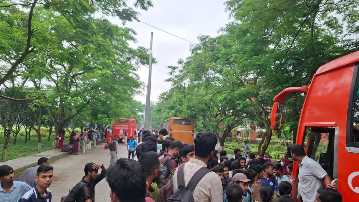 ঈদে বাড়ি ফেরা সহজ করতে বেরোবির বিশেষ বাস সুবিধা, শিক্ষার্থীদের উচ্ছ্বাস