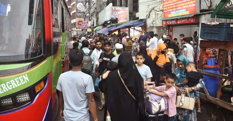 ‘একদিনের জন্য মাত্র ১০০ টাকা বেশি ভাড়া নিচ্ছি, এটা কোনো বিষয় না’