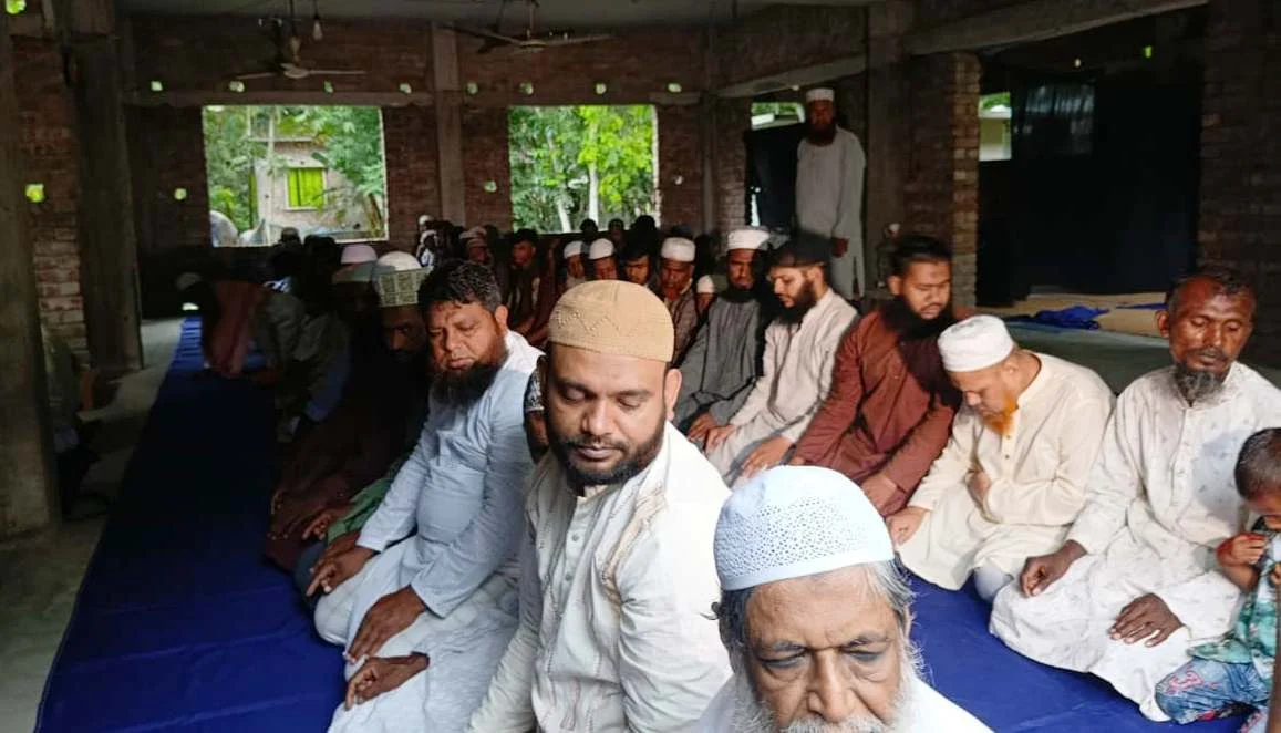 সাতক্ষীরায় সৌদি আরবের সঙ্গে মিল রেখে ২৫ গ্রামে ঈদ উদযাপন