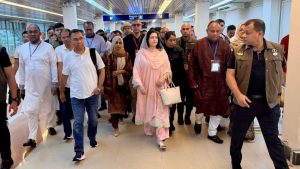 প্রধানমন্ত্রীর চলাফেরা কথাবার্তায় যে চমৎকার সারল্য সংযম, তা ইতিহাসে বিরল: মাহদী আমিন