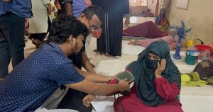 আদালতে বিচার না পেয়ে বিচারকের সামনে বিষপানে নারীর আত্মহত্যার চেষ্টা