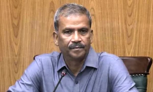 ঢাবির মেডিকেল সেন্টারে ফুলের সুবাস নেই, সেখানে ঘাম আর কষ্টের গন্ধ: আসিফ নজরুল