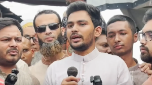 ‘এত মূর্খ লোকদের সঙ্গে রাজনীতি করতে হবে, এটা খুবই দুঃখজনক’: আসিফ