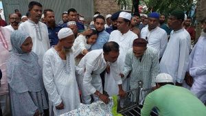 প্যারোলে এলেও মায়ের জানাজায় অংশ নিতে পারেননি যুবলীগ নেতা